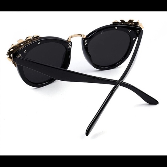 ✨✨Hollywood Starlet Shades✨✨ - Picture 3 of 5